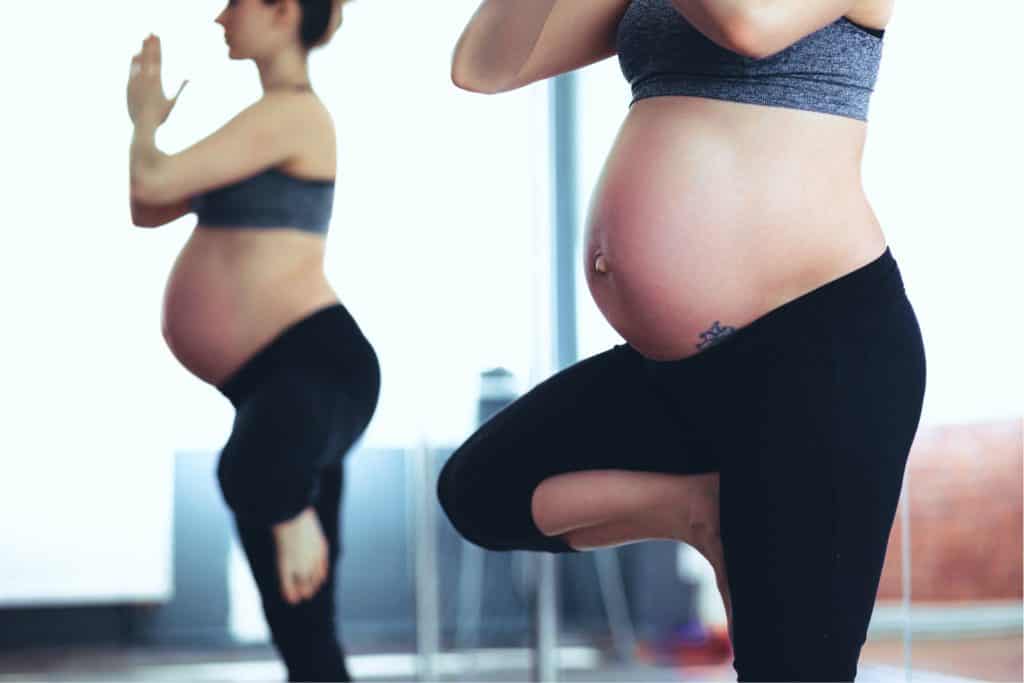 A pregnant woman doing prenatal yoga, the perfect exercise for pregnant women